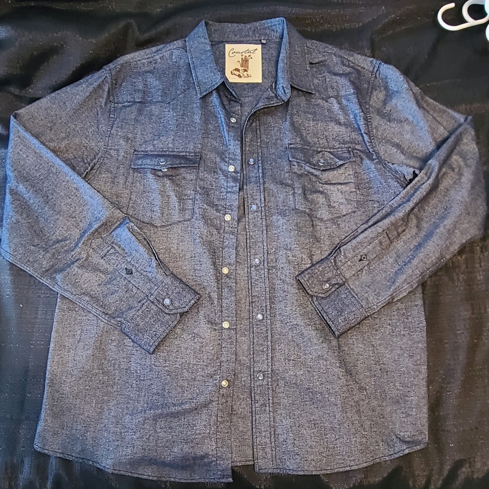 Guys long sleeve western style with snap buttons.
